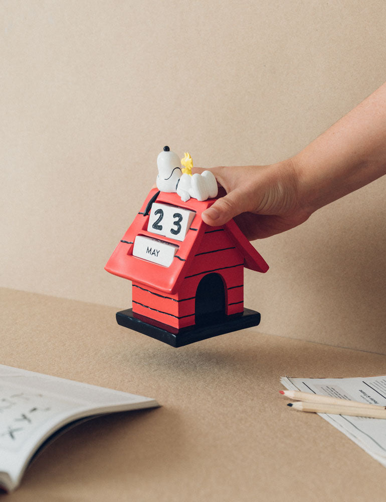 Peanuts 3D eeuwigdurende kalender Snoopy Doghouse