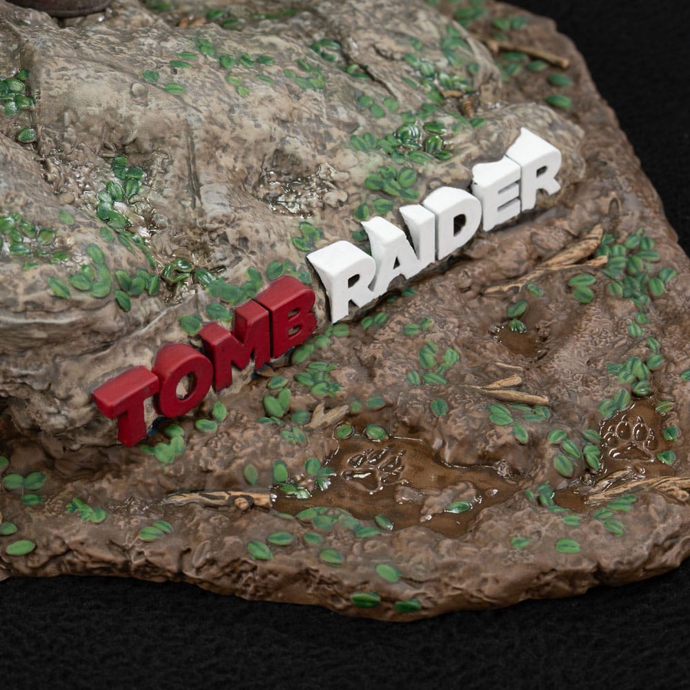Tomb Raider PVC standbeeld Lara Croft Survivor Era 33 cm