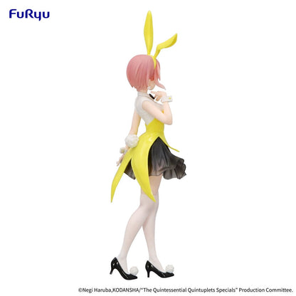 Het typische Quintuplets Trio-try-it PVC standbeeld Nakano Ichika Bunnies ver. Een andere kleur 24 cm