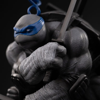 Teenage Mutant Ninja Turtles Art Scale Statue 1/10 Leonardo Zwart-Wit Variant 26 cm heo exclusief