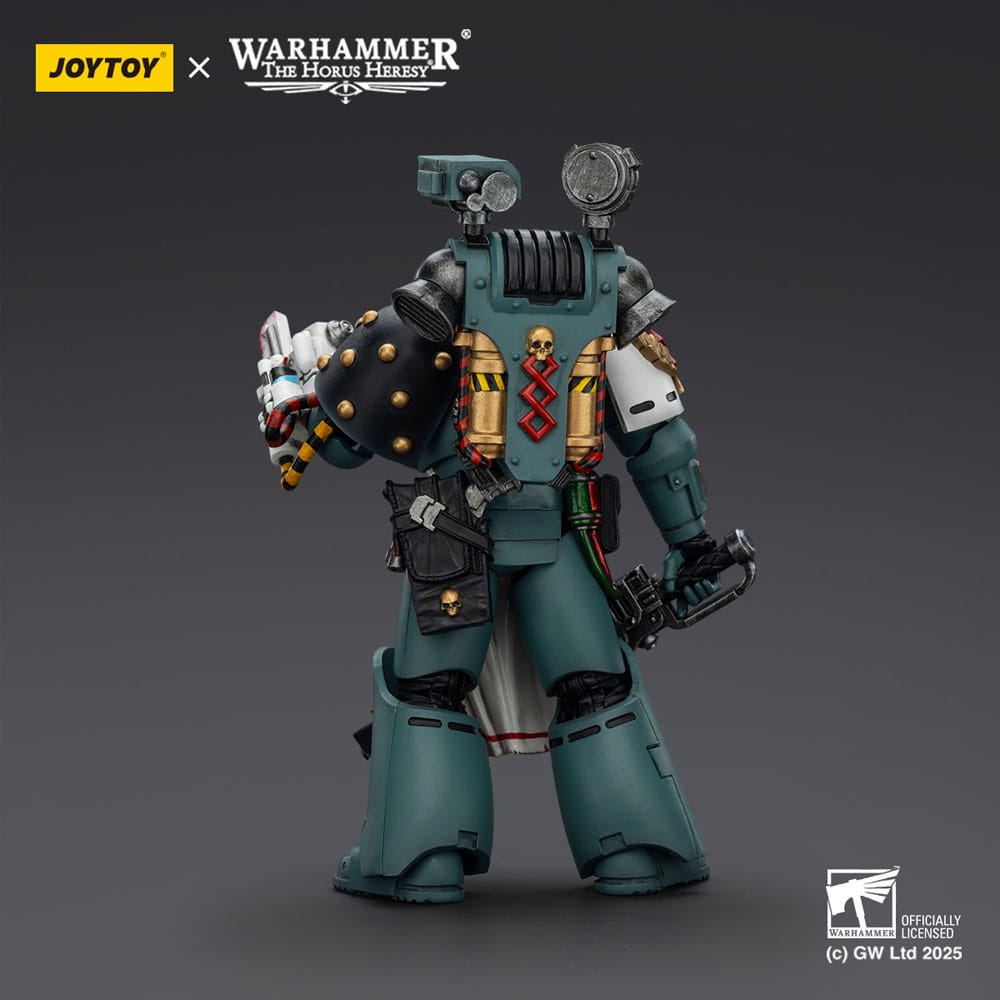 Warhammer 40.000: Sons of Horus Actiefiguur Legion Apotheker 12 cm