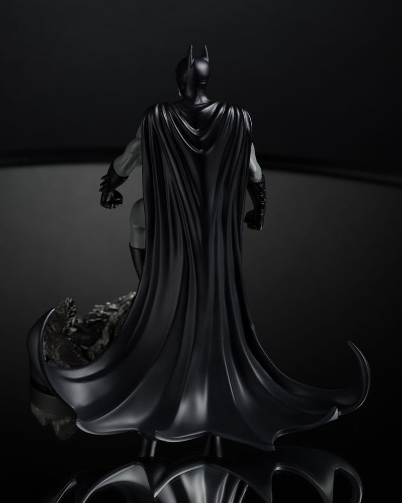 DC Direct standbeeld 1/10 Batman door Bjorn Barends (Black White) 18 cm