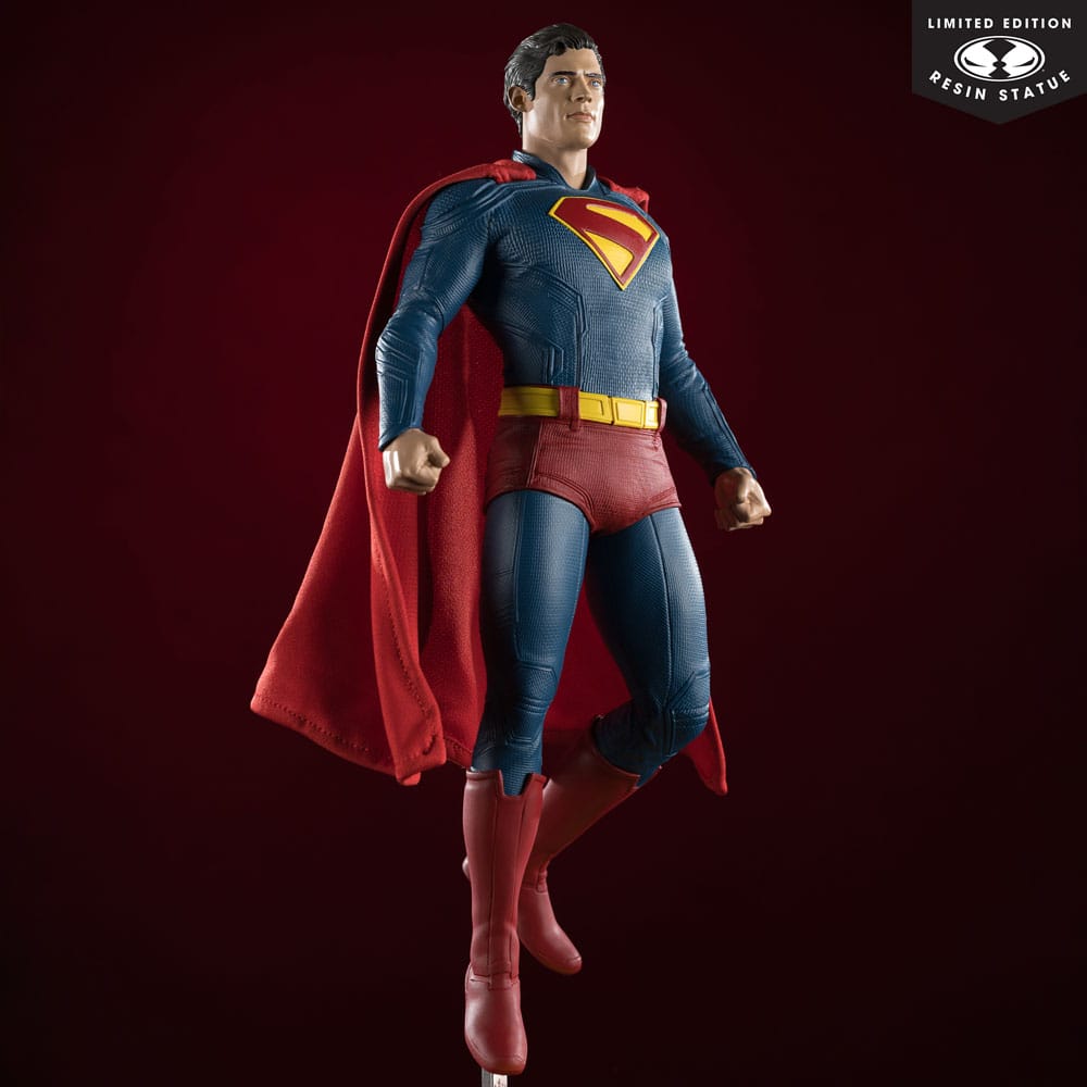 Superman (2025) DC Direct 1/6 Standbeeld Superman 35 cm
