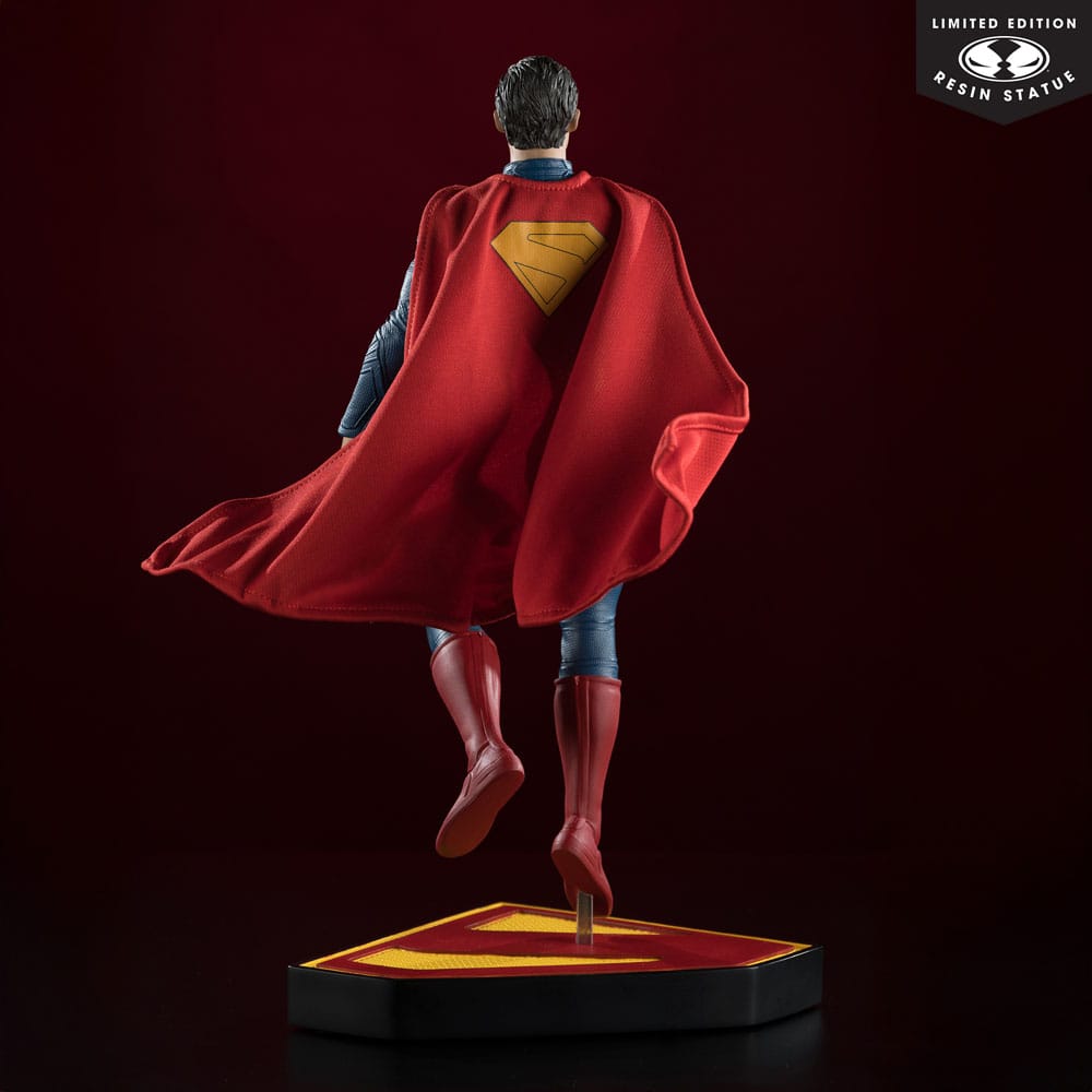 Superman (2025) DC Direct 1/6 Standbeeld Superman 35 cm