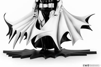 Batman PX PVC-beeld 1/8 SDCC 2024 Batman Zwart-witversie 27 cm
