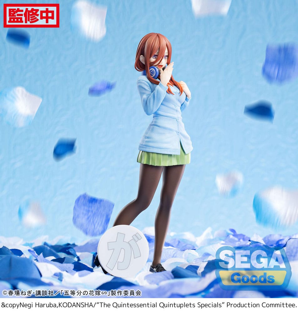 Het typische Quintuplets Specials Specials Luminasta PVC -standbeeld Miku Nakano 20 cm