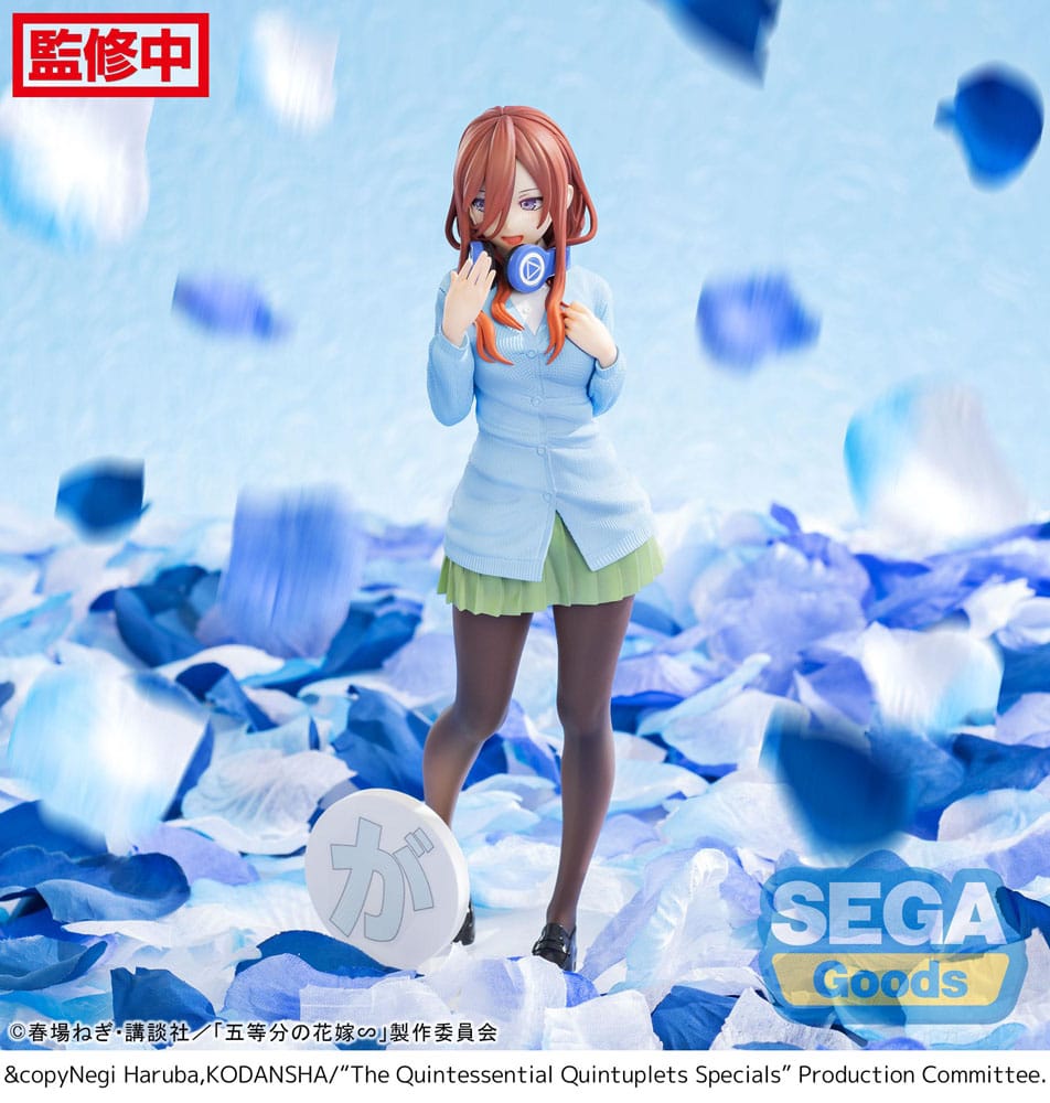 Het typische Quintuplets Specials Specials Luminasta PVC -standbeeld Miku Nakano 20 cm