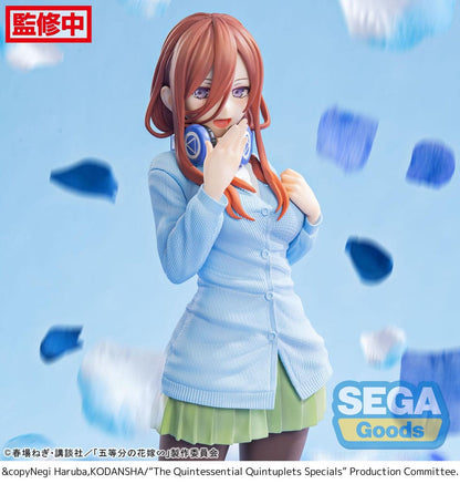 Het typische Quintuplets Specials Specials Luminasta PVC -standbeeld Miku Nakano 20 cm