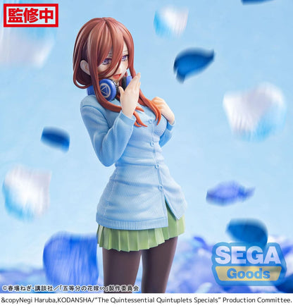 Het typische Quintuplets Specials Specials Luminasta PVC -standbeeld Miku Nakano 20 cm
