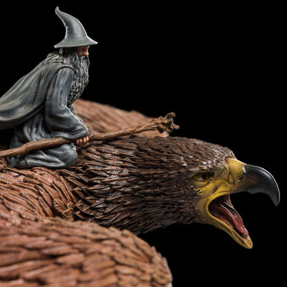 Lord of the Rings -standbeeld Gandalf op Gwaihir 15 cm