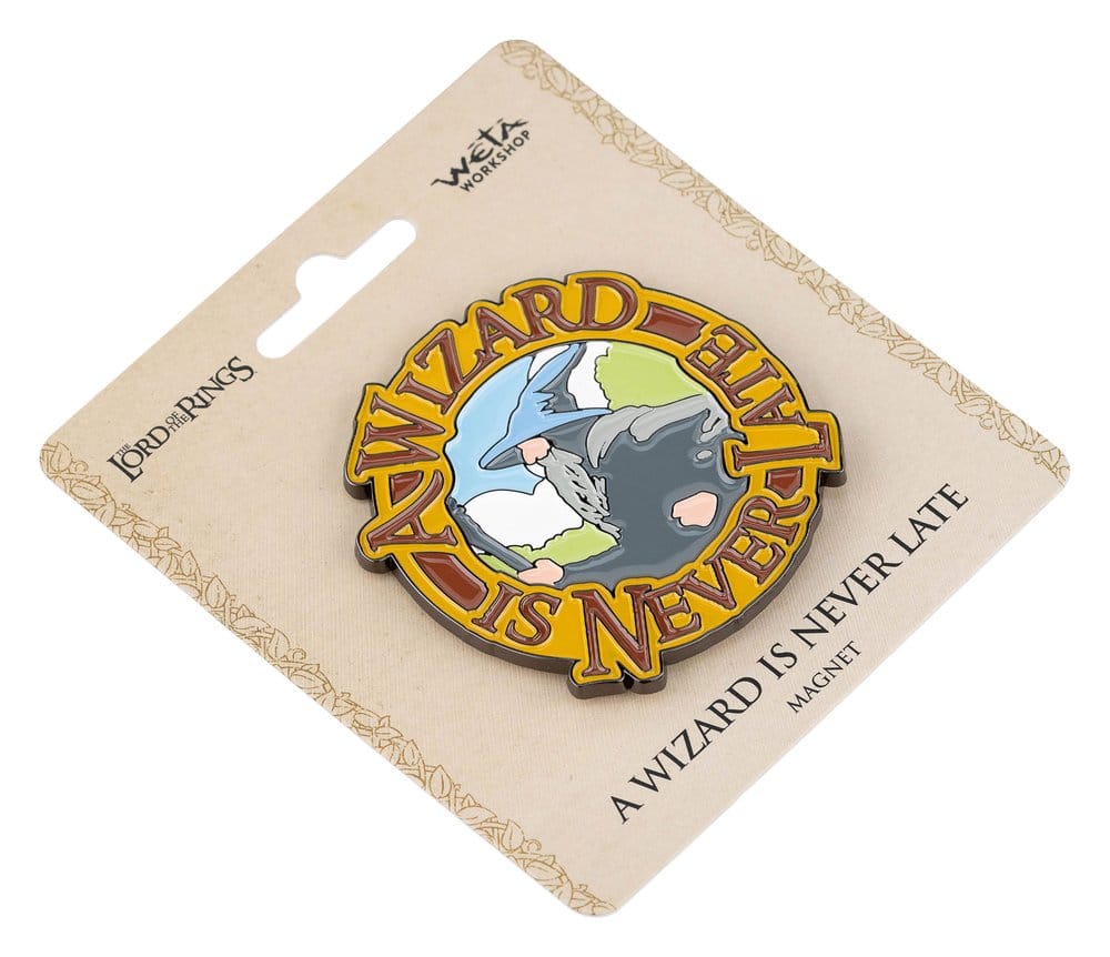 Lord of the Rings Magneet A Wizard Is Never Late (Emaille) 7 cm